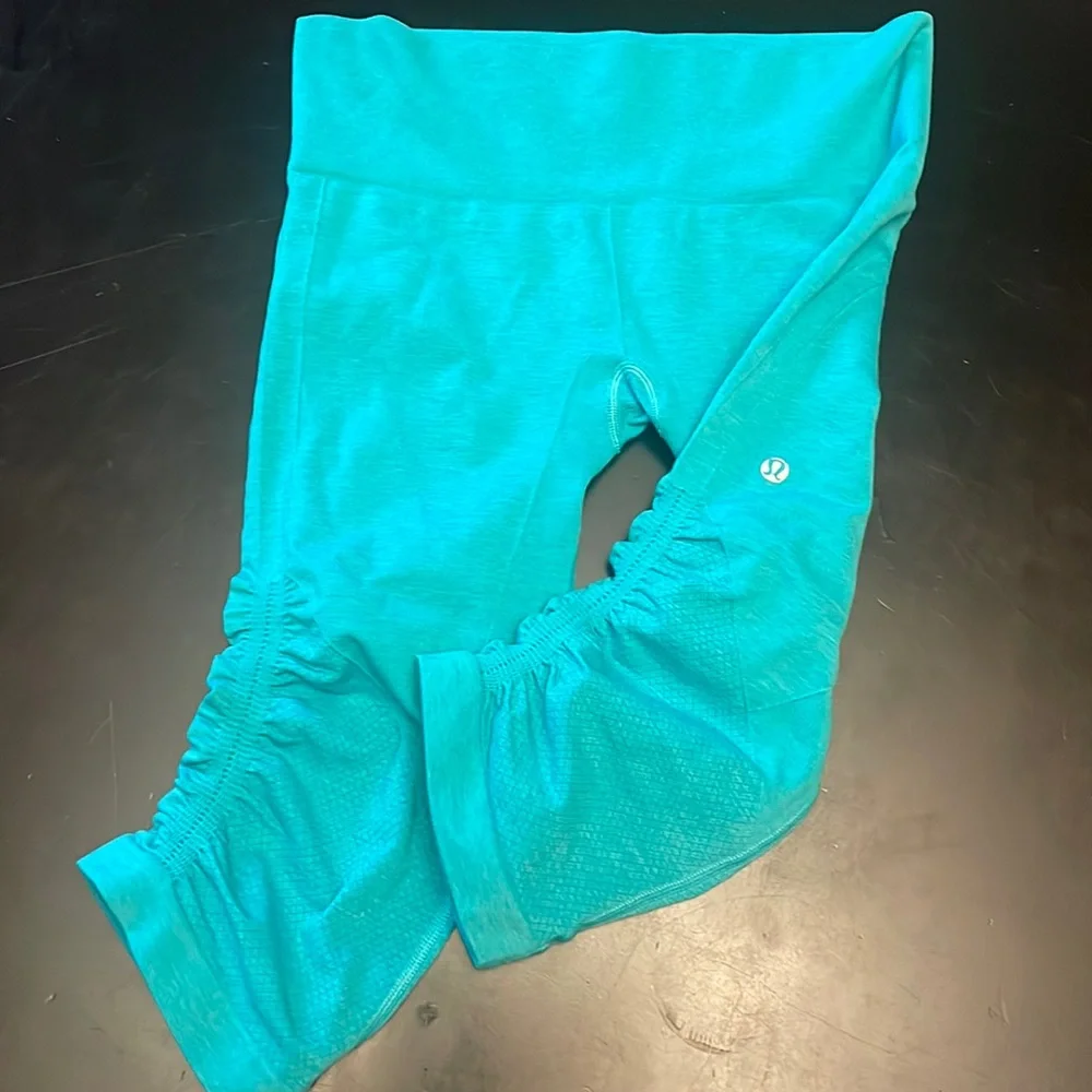 Lululemon In the Flow II ruched crop legging (sz 8)